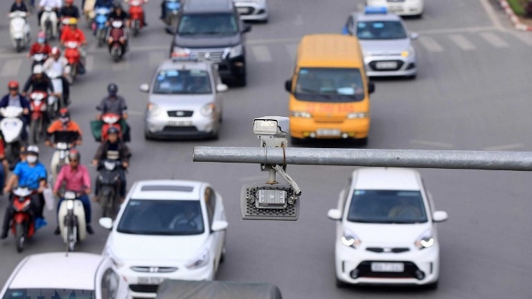 50 xe máy leo lề trong 1 phút bị camera phạt nguội tại Gò Vấp